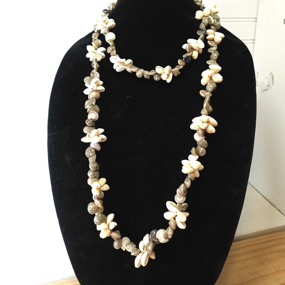Vintage Cowrie Shell‎ Long Necklace Hawaiian Cowrie & Conch Flower Cluster Lei
